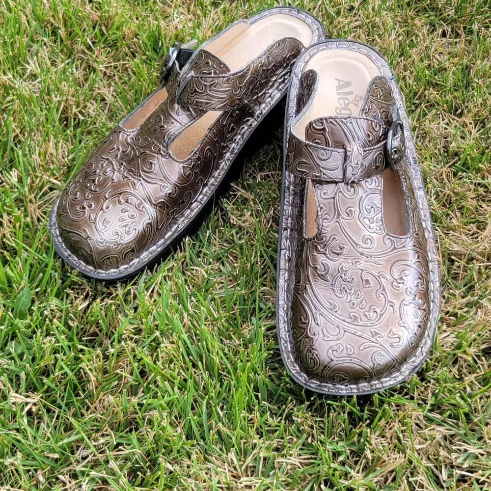 Alegria, Brown Tooled Patent Patterned Women's Shoes 8.5 - Picture 3 of 6